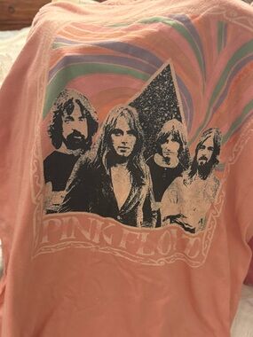 Women’s small Pink Floyd Short Sleeve Tee in Pink with Rainbow